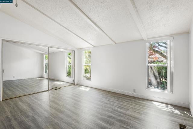 1201 Monument Blvd, Concord CA: https://media.crmls.org/mediaz/9e3dde51-0884-4e77-8c31-574d9b7bc325.jpg