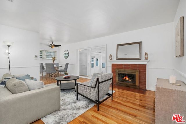 8131 Paso Robles Avenue, Lake Balboa CA: https://media.crmls.org/mediaz/9e3ddfcc-3c81-46ec-a8f8-f45ff3e95fbb.jpg