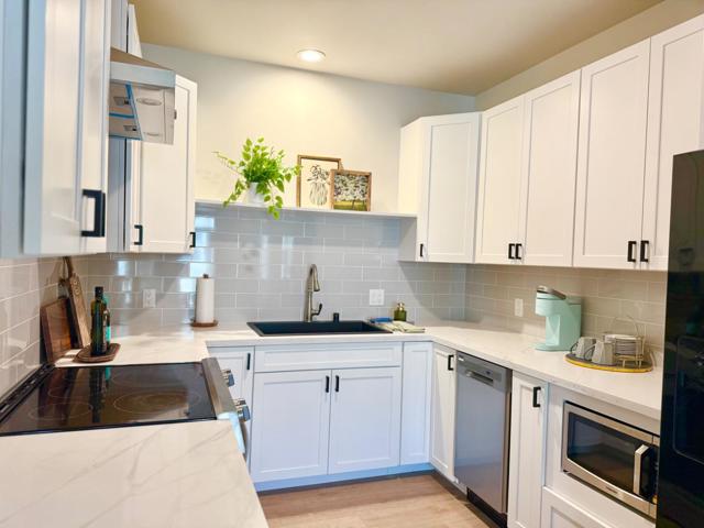 400 San Benito St, Hollister CA: https://media.crmls.org/mediaz/9e3e6bc9-f005-4206-b36e-e51d92d95296.jpg