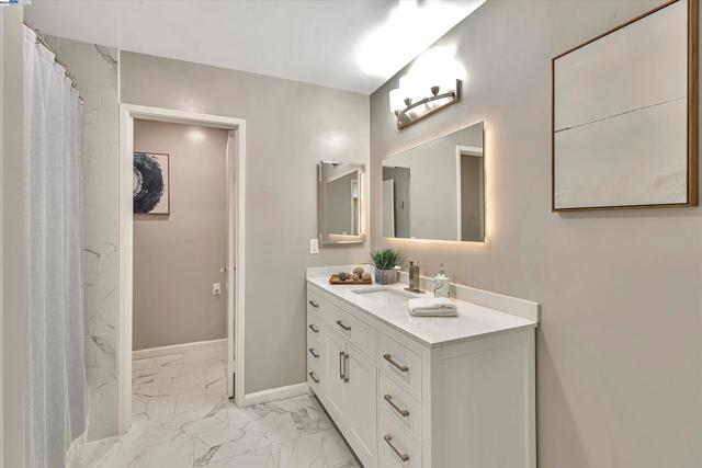 Image 15 of 31 For 39139 Argonaut Way  111