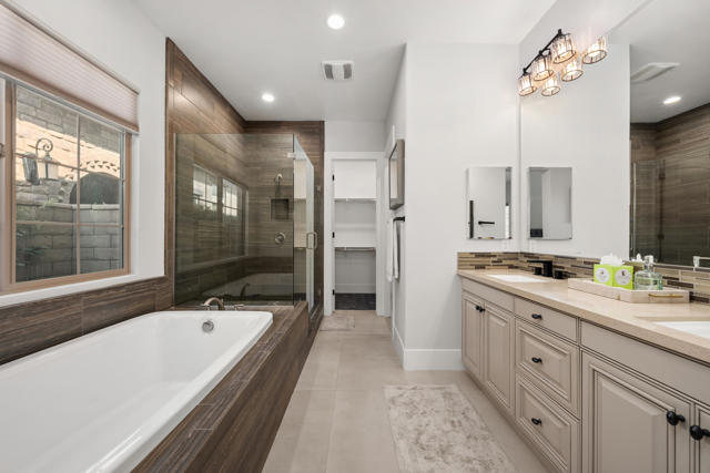 80450 Platinum Way, La Quinta CA: https://media.crmls.org/mediaz/9e3ee7b4-3beb-423a-bad9-e75ed78f6e03.jpg