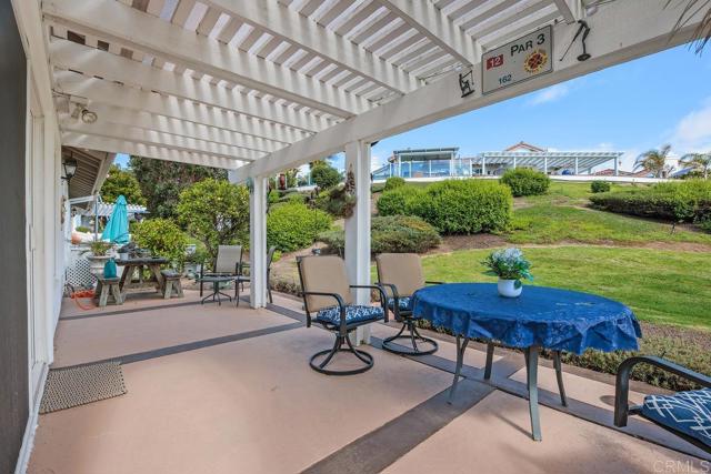 5015 Alicante Way, Oceanside CA: https://media.crmls.org/mediaz/9e3f387b-2b25-42d7-955a-16a208273759.jpg