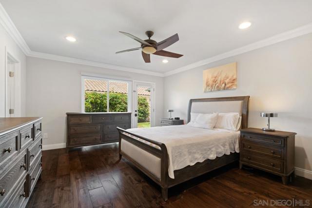 8874 La Jolla Scenic Dr N, La Jolla CA: https://media.crmls.org/mediaz/9e3f4742-dca0-43b9-b0d9-ad78afd5551d.jpg