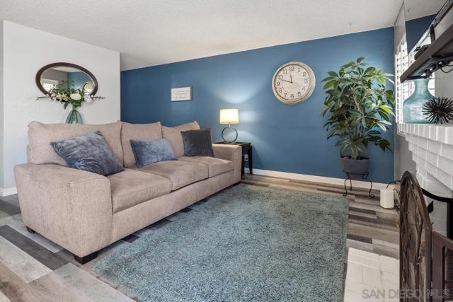 10160 Palm Glen Dr, Santee CA: https://media.crmls.org/mediaz/9e3f8a54-b2d2-4c74-98a5-d21cdc821efd.jpg