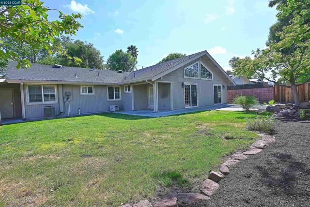 65 Dawn Dr, Pleasant Hill CA: https://media.crmls.org/mediaz/9e3fa9d7-94af-4d10-959a-6db8b1e20404.jpg