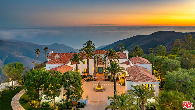 10502 Yellow Hill Road, Malibu CA: https://media.crmls.org/mediaz/9e3fe5ed-d6c2-455f-8e27-a2763d47f01d.jpg