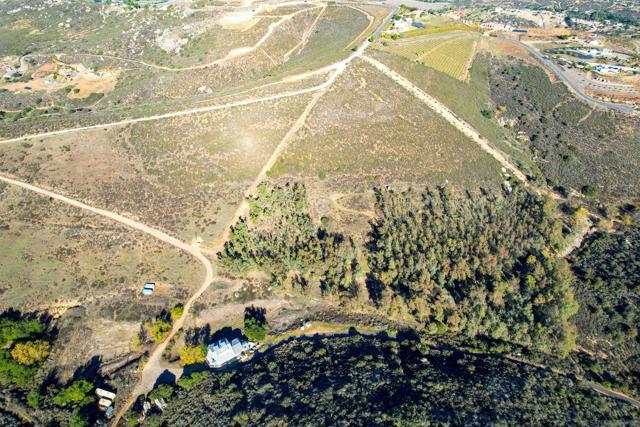 18408 Sweet Ln, Ramona CA: https://media.crmls.org/mediaz/9e40c870-14ed-4439-bfe7-8c38d12c8c80.jpg