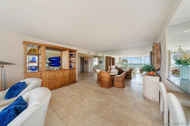 1780 Avenida Del Mundo, Coronado CA: https://media.crmls.org/mediaz/9e41d38c-e4fc-4d4d-a974-6690aac9e358.jpg