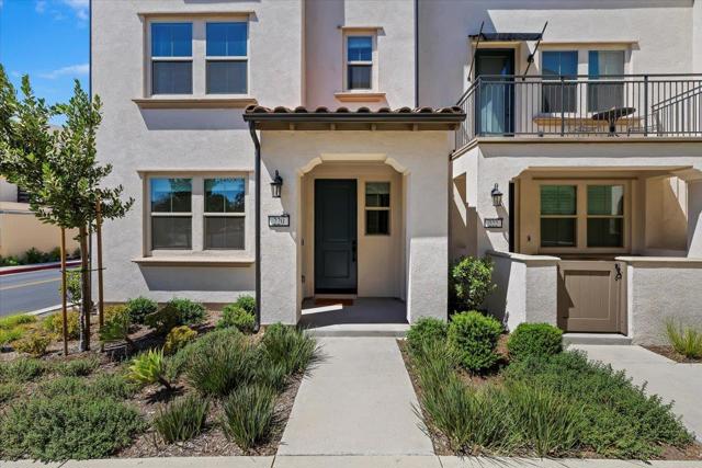220 Babson Court, Claremont CA: https://media.crmls.org/mediaz/9e42622e-7da1-45c7-a5d1-0660ed05b4a7.jpg