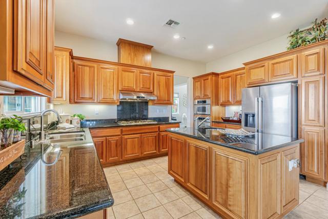 2852 Spanish Bay Drive, Brentwood CA: https://media.crmls.org/mediaz/9e42d46b-9579-4cc5-a0af-bc89aaa3ad75.jpg