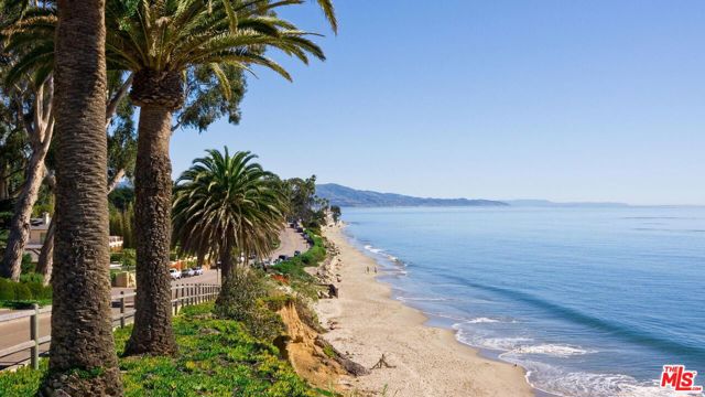 1312 Shoreline Drive, Santa Barbara CA: https://media.crmls.org/mediaz/9e43045c-bcaf-4d2b-abe6-def461dbc018.jpg