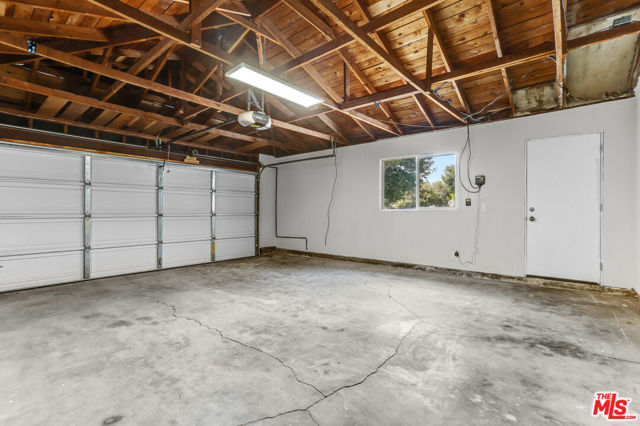 23335 Schoolcraft Street, West Hills CA: https://media.crmls.org/mediaz/9e43858a-05b2-4e17-bef8-8b5043d13b69.jpg