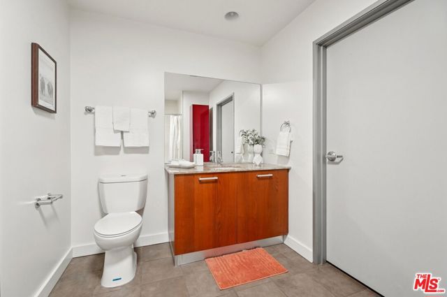 645 W 9th Street, Los Angeles CA: https://media.crmls.org/mediaz/9e440166-1516-4285-a180-3d7ad8752d2d.jpg