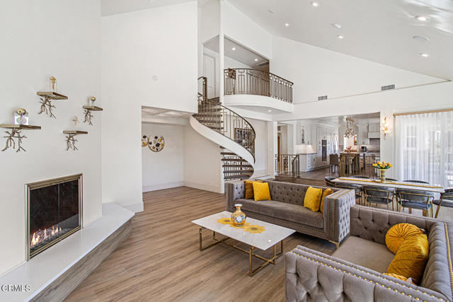 848 Greenridge Drive, La Canada Flintridge CA: https://media.crmls.org/mediaz/9e443114-9904-4924-89f9-126fff8dfea9.jpg