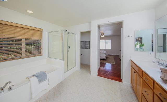 555 Centre Court Dr, Tracy CA: https://media.crmls.org/mediaz/9e4442e3-f628-47b5-969f-be14cef57eeb.jpg