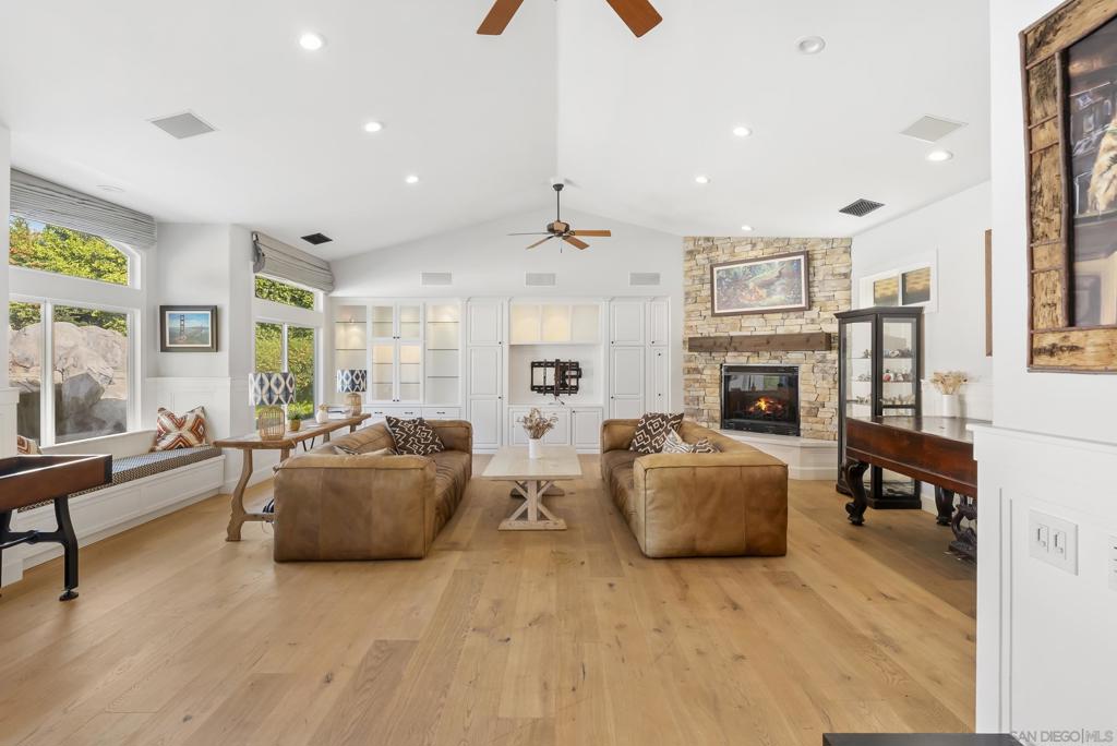 MLS #250043061SD image #30