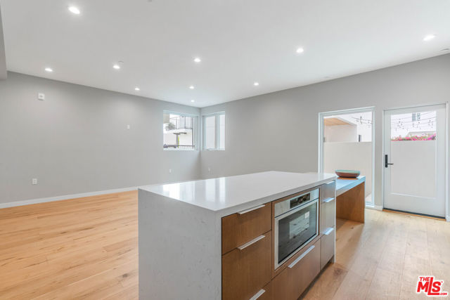 1729 S Barrington Avenue, Los Angeles CA: https://media.crmls.org/mediaz/9e44d635-39b9-471f-a184-fd0cee11f67e.jpg
