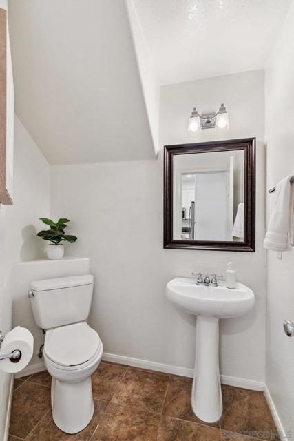 2793 Matera Ln, San Diego CA: https://media.crmls.org/mediaz/9e44e84c-1cc5-4587-991e-7b24bad076e7.jpg