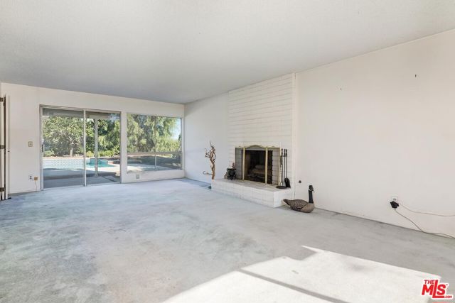 24561 Calvert Street, Woodland Hills CA: https://media.crmls.org/mediaz/9e45b6ae-3405-4b98-9655-3d3398d3350f.jpg