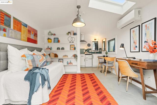 2941 Madeline St, Oakland CA: https://media.crmls.org/mediaz/9e45b959-6eb8-4041-86e5-3c769d53c38e.jpg