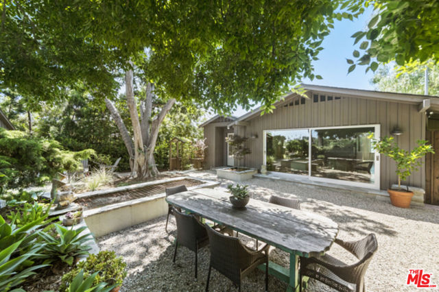 2027 Park Drive, Los Angeles CA: https://media.crmls.org/mediaz/9e463424-0828-4130-859b-caf9c76b7638.jpg