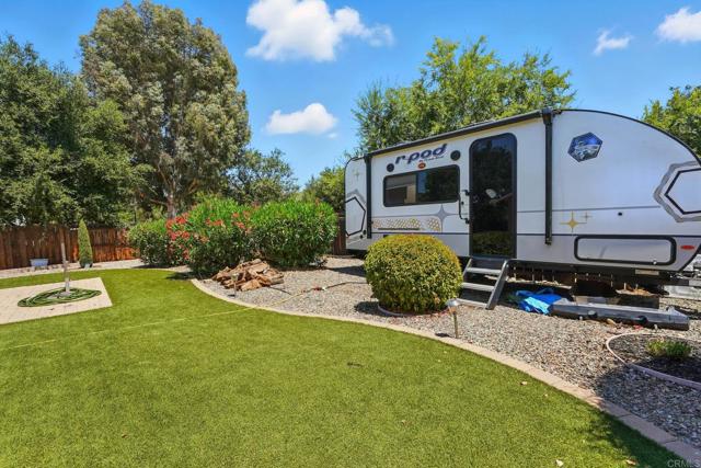 23502 Bassett Way, Ramona CA: https://media.crmls.org/mediaz/9e464bc7-4af9-4b08-a11e-5e1fd7df30bf.jpg