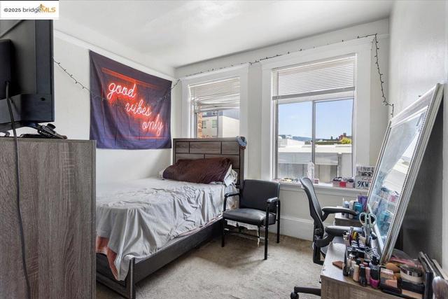 498 25th Street, Oakland CA: https://media.crmls.org/mediaz/9e465c02-0550-4c0f-b56a-7ab0c5048e43.jpg
