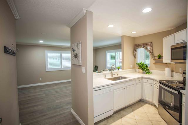 7425 Charmant Dr, San Diego CA: https://media.crmls.org/mediaz/9e46e731-1b07-4b54-aa67-831ffe76fac6.jpg