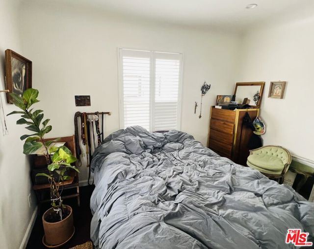 8916 Cadillac Avenue, Los Angeles CA: https://media.crmls.org/mediaz/9e46f152-5625-4889-b3fb-fb129378e933.jpg