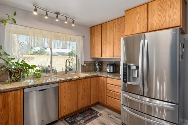 Detail Gallery Image 21 of 38 For 10491 Moorpark St, Spring Valley,  CA 91978 - 4 Beds | 3 Baths