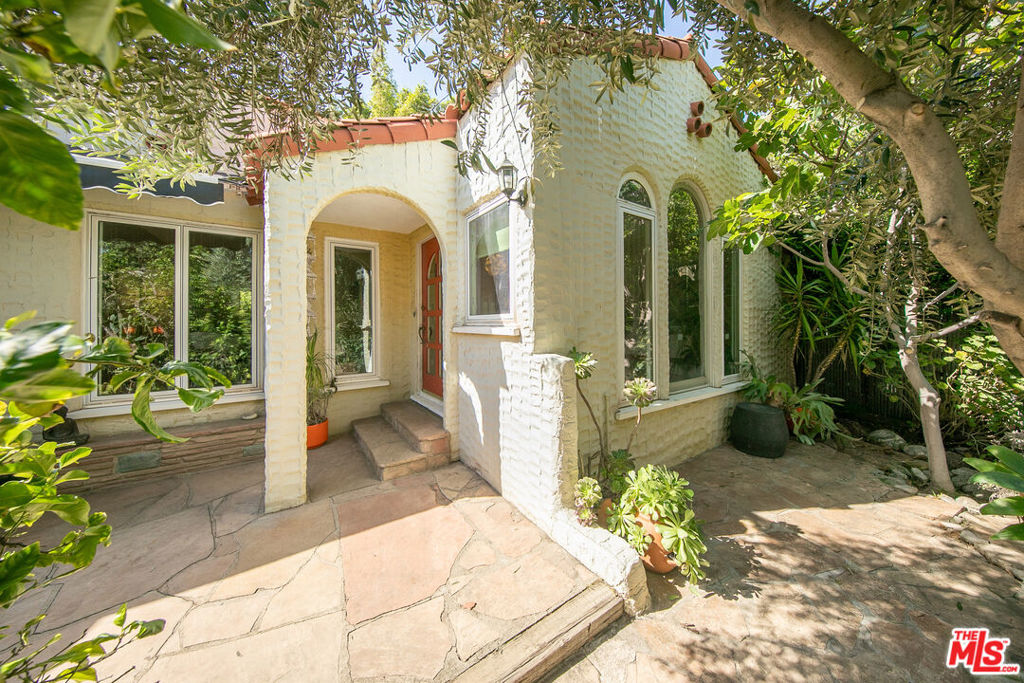 2129 N Beachwood Drive — image 1