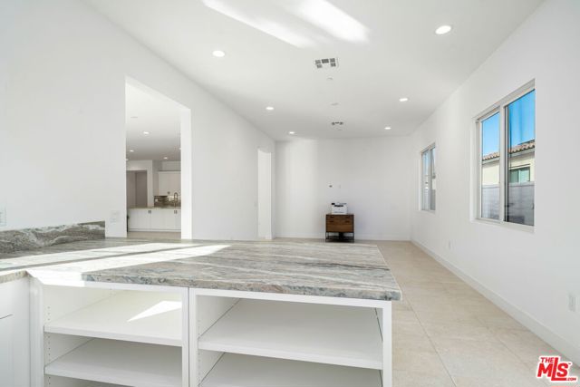 57660 Cherrywood Place, La Quinta CA: https://media.crmls.org/mediaz/9e48cb20-77db-4e39-aeea-52678478ce0c.jpg