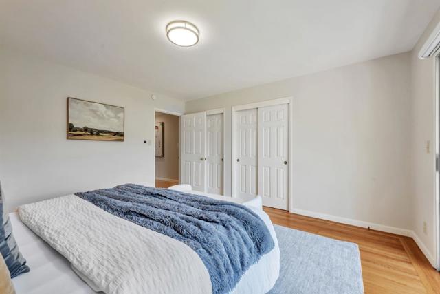 171 E Creek Drive, Menlo Park CA: https://media.crmls.org/mediaz/9e48fdeb-3f9e-49f3-bc82-02b7f2428c2f.jpg