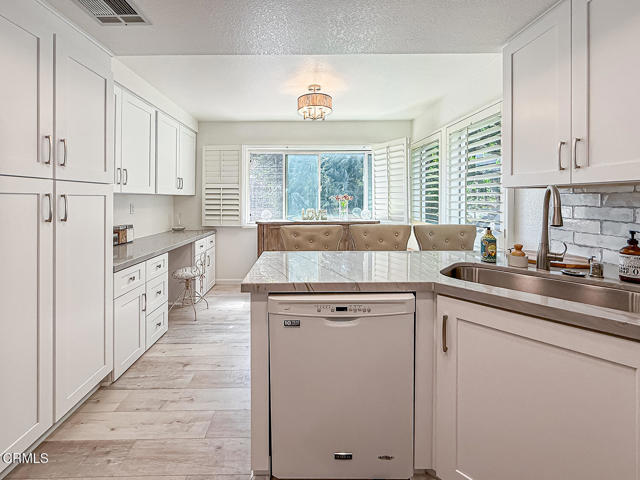 5965 Paseo Encantada, Camarillo CA: https://media.crmls.org/mediaz/9e493d45-d007-4c66-bd68-82ddc8da7410.jpg