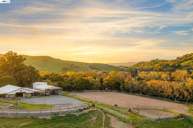 10700 Foothill Rd, Sunol CA: https://media.crmls.org/mediaz/9e49bc7d-d88d-4b82-a425-00f2f236cc32.jpg