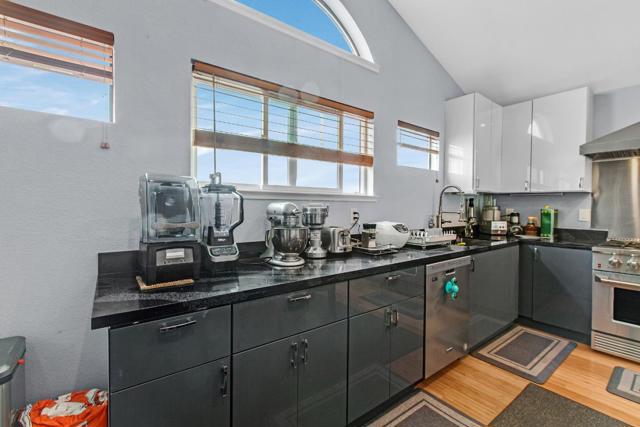 419 Harvey Way, Pacifica CA: https://media.crmls.org/mediaz/9e49cbfb-ce3a-4641-81ea-56a5149634f3.jpg