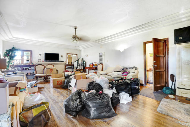 4824 Toland Way, Los Angeles CA: https://media.crmls.org/mediaz/9e4a0d37-ab92-4684-a833-379ae10a17d4.jpg