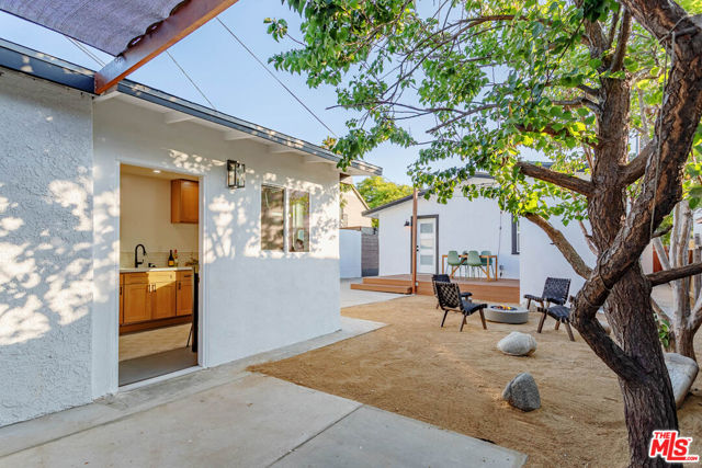 219 Joy Street, Los Angeles CA: https://media.crmls.org/mediaz/9e4ab087-c6cb-4462-91fa-edb826e88665.jpg