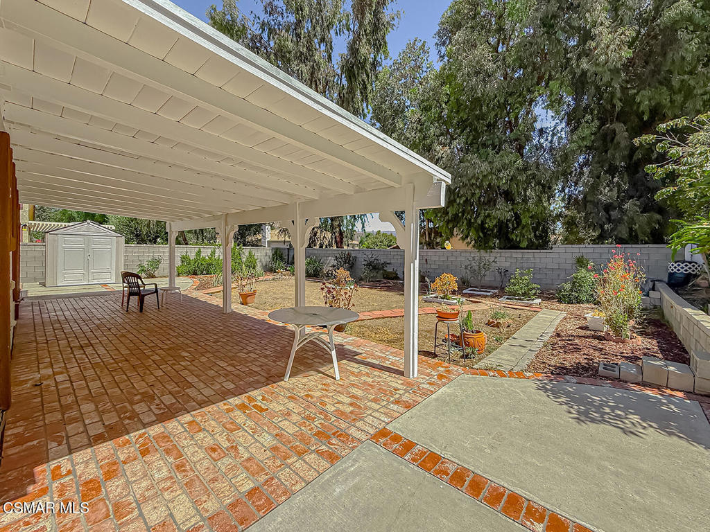 https://media.crmls.org/mediaz/9e4acc2f-60d3-4bc8-b219-d3417aed1923.jpg?preset=X-Large