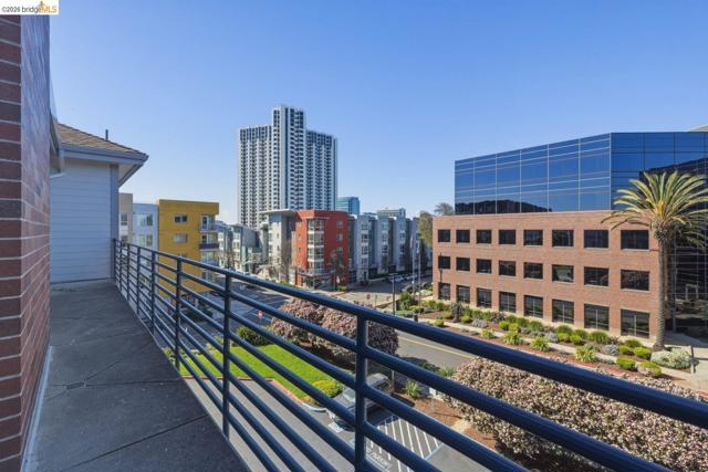 6400 Christie Ave, Emeryville CA: https://media.crmls.org/mediaz/9e4bb336-b5ae-4b9e-be1c-f92a9423f1ee.jpg