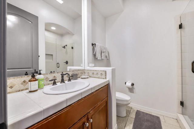 48 BATHROOM MLS SIZE