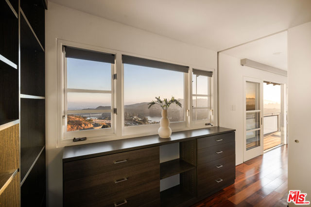 6300 Mulholland Highway, Los Angeles CA: https://media.crmls.org/mediaz/9e4d20f4-26e8-48bc-b6b6-89c210fa4da4.jpg