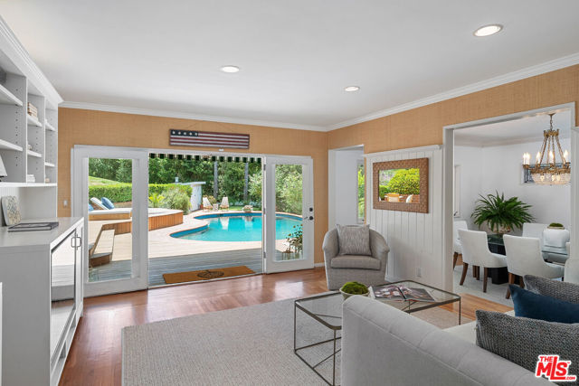 11818 Laurel Hills Road, Studio City CA: https://media.crmls.org/mediaz/9e4da3fa-f0cd-4fb0-999d-22346719f5b1.jpg