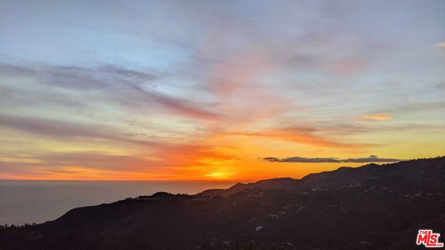 2195 E Little Las Flores Road, Topanga CA: https://media.crmls.org/mediaz/9e4e32dc-1c2c-4321-a767-e90889f07bb0.jpg
