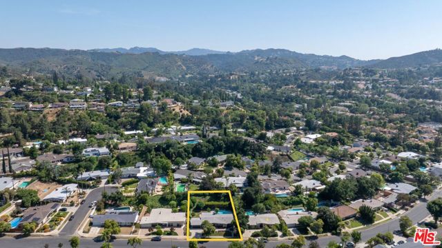 22946 Brenford Street, Woodland Hills CA: https://media.crmls.org/mediaz/9e4e8920-c976-480c-8d42-3fafa426fe15.jpg