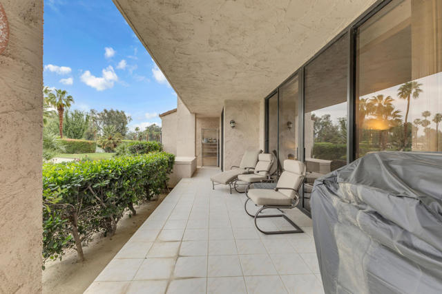 910 Island Drive #112, Rancho Mirage, CA 92270