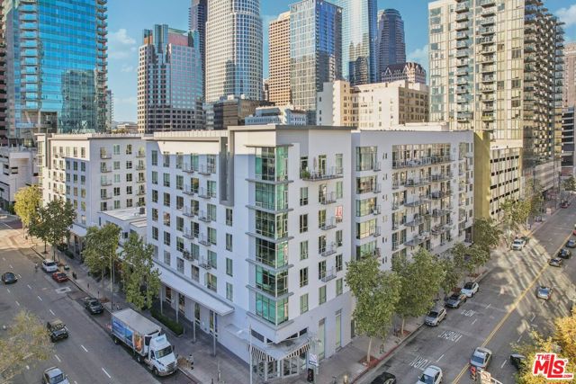 645 W 9th Street, Los Angeles CA: https://media.crmls.org/mediaz/9e4ee9db-6f38-4309-bf50-92a64430970e.jpg