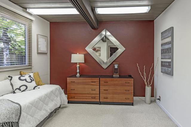 19269 De Havilland Drive, Saratoga CA: https://media.crmls.org/mediaz/9e4f18cf-3a1d-4231-9b47-ef20bf701d5c.jpg