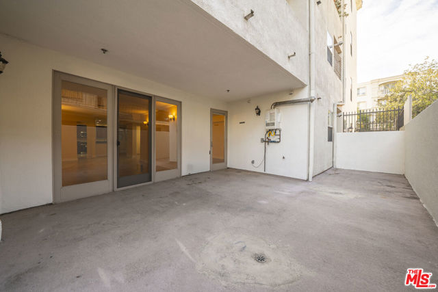 122 N Clark Drive, West Hollywood CA: https://media.crmls.org/mediaz/9e4fd164-e986-45f6-b520-52d57cb5cd01.jpg