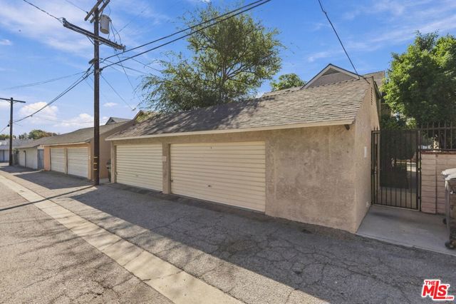 11747 Moorpark Street photo 10